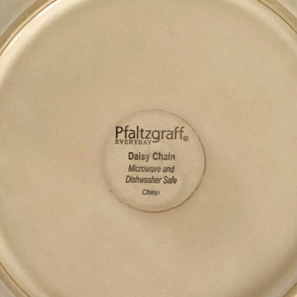 Pfaltzgraff Daisy Chain Deep Dish Dinner Plate 11" Cream Embossed Set Of 2 - Picture 6 of 8
